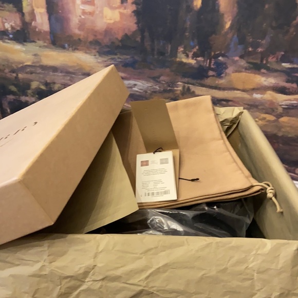 **SOLD** BURBERRY 🖤 - Picture 12 of 16